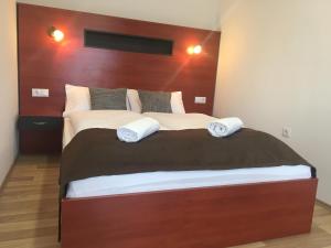 Posteľ alebo postele v izbe v ubytovaní F&M Apartman