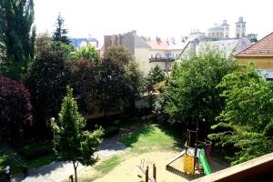 Vonkajšia záhrada v ubytovaní F&M Apartman