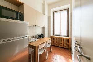 Кухня или мини-кухня в Heart Milan Apartments Corso Como
