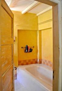 A bathroom at Corfu Town Garden Cottage