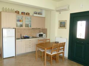 Ktima Pyroessa Purple Suiteにあるキッチンまたは簡易キッチン