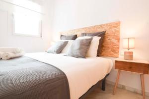 Posteľ alebo postele v izbe v ubytovaní P&P Apartaments Carrera de Capuchinos