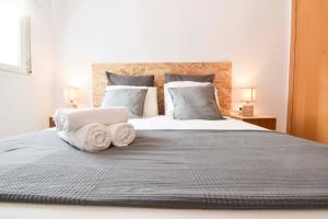 Posteľ alebo postele v izbe v ubytovaní P&P Apartaments Carrera de Capuchinos