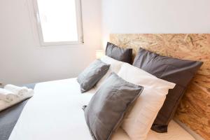 Posteľ alebo postele v izbe v ubytovaní P&P Apartaments Carrera de Capuchinos