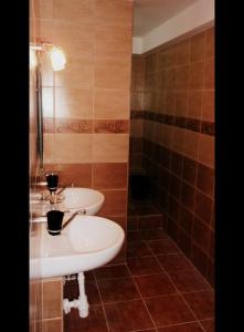 Kylpyhuone majoituspaikassa Marijonu Apartments