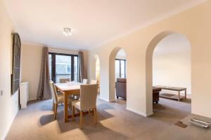 Gallery image of ALTIDO Historic City Centre Apt with Free Secure Parking - No SUVs in Edinburgh