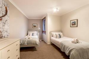 Gallery image of ALTIDO Historic City Centre Apt with Free Secure Parking - No SUVs in Edinburgh