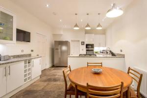 ALTIDO Spacious 2 Bed Apt in Ideal City Centre Location