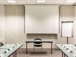 Área de negócios e/ou sala de conferências em Hotel Ibis Coimbra Centro