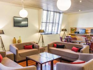 Uma área de estar em Hotel Ibis Coimbra Centro