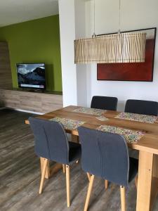 TV a/nebo společenská místnost v ubytování Appartements Marlene