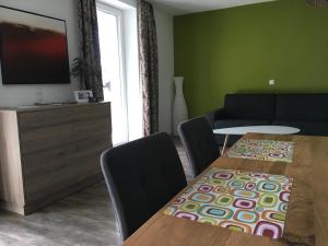 TV a/nebo společenská místnost v ubytování Appartements Marlene