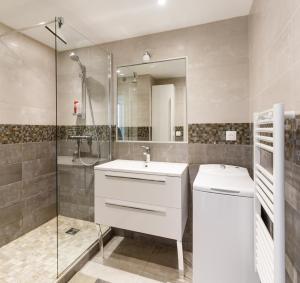 Ένα μπάνιο στο Appartement Boulouris - Bord de Mer