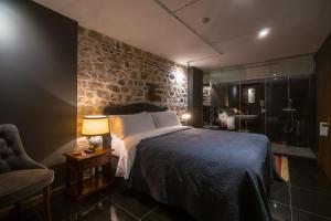Postel nebo postele na pokoji v ubytování HANI I PAZARIT Boutique Hotel