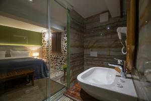 Koupelna v ubytování HANI I PAZARIT Boutique Hotel