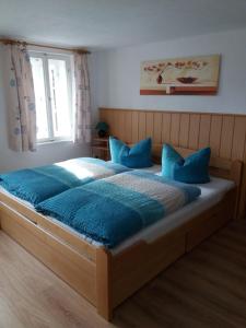 A bed or beds in a room at Wehlener Landhaus in Stadt Wehlen, Sächsische Schweiz