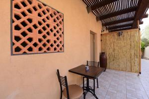 埃拉特Flintstone Guest House בית ההארחה בן 11 החדרים אינו וילה פרטית אתם מזמינים רק חדרים לא את כל הוילה的相册照片
