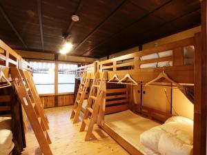 Palanda nebo palandy na pokoji v ubytování Iwamura Guest House Yanagiya