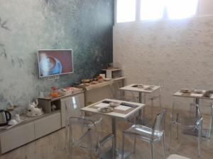 TV a/nebo společenská místnost v ubytování Centro Città Luxury B&B