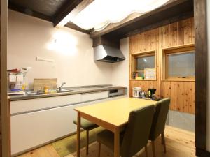 Kuchyň nebo kuchyňský kout v ubytování Iwamura Guest House Yanagiya