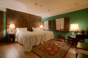 Postel nebo postele na pokoji v ubytování HANI I PAZARIT Boutique Hotel