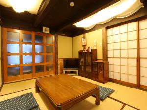 TV a/nebo společenská místnost v ubytování Iwamura Guest House Yanagiya