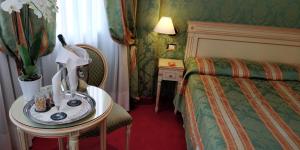 Postel nebo postele na pokoji v ubytování Hotel Villa Delle Palme