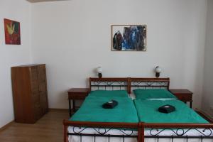 Postel nebo postele na pokoji v ubytování Hotel Černý kůň