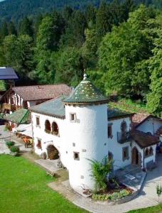 an aerial view of a white building with a green roof at Agriturismo Randis in Piano dʼArta