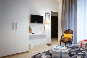 a room with a bedroom with a desk and a chair at Kaktus B&B in Bari