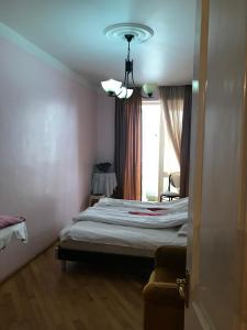 Tempat tidur dalam kamar di Apartment Kldiasvili