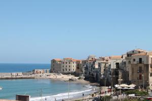 Gallery image of Dea Beach in Cefalù