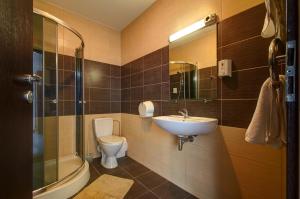 Koupelna v ubytování Aerohotel