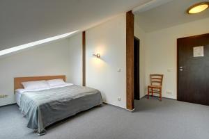 Postel nebo postele na pokoji v ubytování Aerohotel