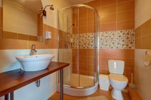 Koupelna v ubytování Aerohotel