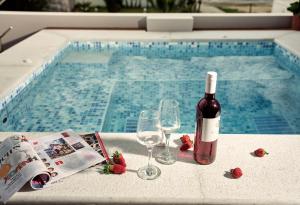Nápoje v ubytování Savvas Luxury Suites
