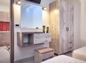 Postel nebo postele na pokoji v ubytování Savvas Luxury Suites