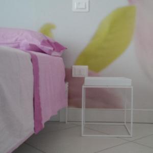 A bed or beds in a room at Kimberly House