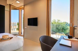 a hotel room with a bed and a desk and a window at Numad Studios in San Sebastián