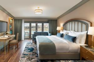 A bed or beds in a room at Millennium Istanbul Golden Horn