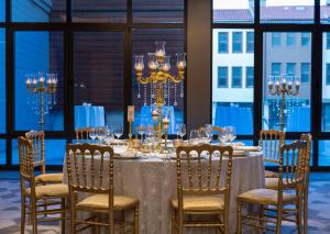 A restaurant or other place to eat at Millennium Istanbul Golden Horn