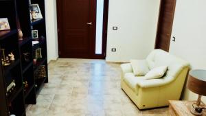 a living room with a chair and a door at B&B San Paolo in Campagna