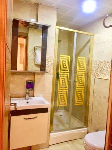 Koupelna v ubytování ARINÇ HOTEL