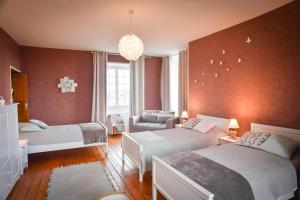 a small bedroom with two beds and a couch at Domaine de La Ramée in Trévières