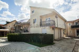 a white house with a hedge in front of it at Castelomi in Podgorica