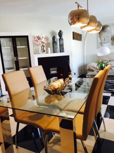Posedenie v ubytovaní MALAGA BENALMADENA PUERTO MARINA PLAYA VACACIONAL Luxury