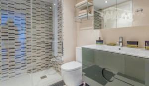 Kúpeľňa v ubytovaní MALAGA BENALMADENA PUERTO MARINA PLAYA VACACIONAL Luxury
