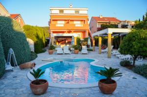 Πισίνα στο ή κοντά στο B&B La Perla 2