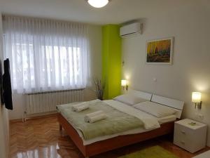 Posteľ alebo postele v izbe v ubytovaní Apartmani Nova
