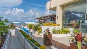 Balkoni atau teres di Kristie Resort Natal Hotel